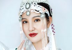 ���м����ĵ�Ů������