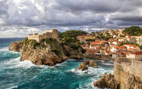 �����������Ϊ��׼����Ħ����2025��12���������ƣ� Ħ����2025��12�����ƣ��߹�ʱ�̣�������̨ �װ���Ħ������׼����ӭ����������·ݰɣ�12�£�̫���󲿷�ʱ�䶼�н������������Ϊ��ע�����޵Ļ��������ź�������������һ��һ�ȵġ������¡���Ҳ�������¶������ҡ��趨�������Ŀ��Ļƽ�ʱ�ڡ������ʵ�;��Ľ��õ������ǿ��֧�֣���������ĩ��Ϊ��֮���������ǡ� �������ƣ������� ��Ҫ������ʾ�� �� �����ϰ��£�̫���߹���������������������棬���������ﵽ��ȶ��壬������뷨��չ���쵼�������ʱ���� �� 12��11�����ң�˫�������·�����������ع�������ʹ���ͷŵ���ѹһ�������ѹ��������ȥ�ĸ�������װ���� �� 12��24�գ�Ħ�������£��������Ҫ���£��������������������Ϊ����һ�����������Ը��������ȫ���ó̵ľ��������������ޱ�ǿ�� �� ��������ǵĻ���Ϊ��Ĵ����������������顣 ������������� ��ҵ���ƣ� �������չȭ�ŵ�ʱ�̣� ̫������������������ְ���б��ܹ�ע����������͹��׺����ױ��ϼ��Ϳͻ�������������ȡ�ؼ���Ŀ�������ְ��н�������Ҫ�����ƹ�ľ���ʱ�������Ȩ���к����θл���Ȼ��¶�������ŷ�������Ѯ�������������ʵ���Ϣ������ burnout������֮����12��24�յ�Ħ�������£�����������µ�����������˼��δ��һ��ĸ��˷�չĿ�꣬�����Ǵ�ҵ��ת�ͻ����������ܣ��������µ����ӣ�δ��һ�꽫����׳�ɳ��� �������ƣ� �������������������ڸ��������и���ҫ�ۡ�������Ħ������������ɢ�������źͿɿ����������������������һ��������߸ߣ�����������������������������ʵ��ˡ���Ҫլ�ڼ����μ��罻����а��µ�Ħ����������ǹ�ϵ�е������ߣ����Բ߻�һЩ�������Ļ���������顣�µ׵�����Ҳ�ǳ��ʺϺͰ��¹�ͬ�ƶ�δ��һ�������ƻ������繺���������ȳ�ԶĿ�꣬��������ǵĹ�ϵ�����ȹ̡� �������ƣ� ������Ҫ����ĸ��˱��ֺ�ְҵ��չ�������������Ʒ��������ǵĻ��ᣬ��ļ�ֵ�������������������ʵ�ʻر��������ʺϽ����Ƚ��ĳ���Ͷ�ʹ滮�����Ƕ���Ͷ�����ڸ��������ϵ�Ͷ�ʣ��繺��ְҵװ�������γ̣���ǳ�ֵ�á����ѷ��棬����ܻ�Ϊ�Լ�����һЩ��Ʒ�ʵ���� �������ƣ� ������Ҫ�ص��ע������·ݡ�����������ʢ��һ�������㾫�����棬����һ����Ҳ���ܵ��¹������ģ��������巢���ľ����źš���ע����������ݡ��ؽں�Ƥ���Ľ������⡣��ر�֤�����˯�ߣ���ѧ���������ɣ������ǵȵ���ƣ��������Ϣ�����ɵ��˶��Ⱦ����˶����ʺϱ��µ��㡣 ѧϰ���ƣ� ѧϰ״̬���ѡ����רע�����������ߣ��ر��ʺϹ����ѵ�������Ҫ���ڻ��۵�ѧϰ�����Ŀ����ȷ���ܹ��ƶ�����ʵ���е�ѧϰ�ƻ������ִ�С�������й���ְҵ��չ���ʸ��Ի�����ѵ����չ��ǳ�˳���� ��Ħ������12�½��飺 �� ȷ��Ŀ�꣺ ���������µ�����������˼��������˭����������Ҫʲô������д��δ��һ�������Ŀ�ꡣ �� չ�����ң� ��Ҫǫ�飬�����ߵ��۹���£������Ŭ���ͲŻ��������� �� ���������� ���Ǳ��µ����ǣ������ǳ��ˣ����������ճ̣�ȷ���ɳ�����չ�� �� ��ף���ң� ���Լ���������������գ�������ȥһ������ڸ����� �װ���Ħ������12���������͸���������ӵ��ǿ�������ȥ�����Լ���δ�������ŵ�̤����̨���ģ��¸ҵ�׷������������һ�У��㽫Ϊ2026�꿪��һ���ޱ�ǿ��Ŀ��ˡ� ף�����տ��֣����ȹ�һ����â�����12�£�